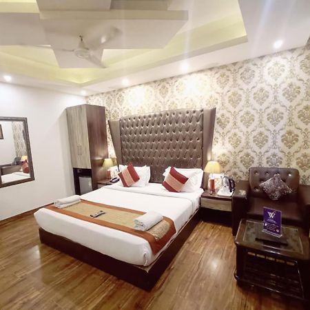 Hotel Waterfall Paschim Vihar Delhi Екстериор снимка