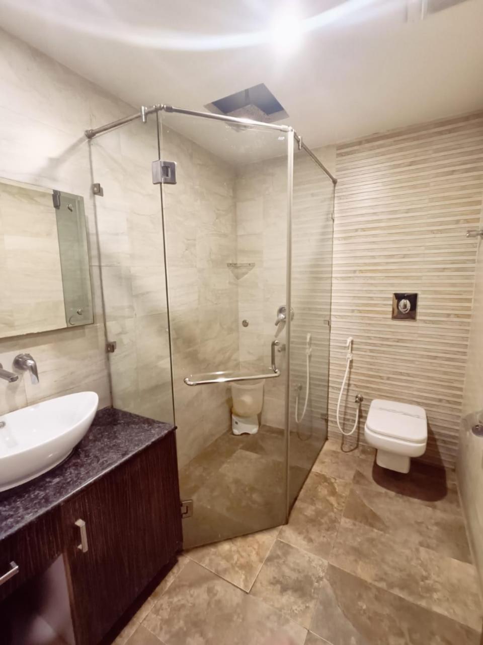 Hotel Waterfall Paschim Vihar Delhi Екстериор снимка