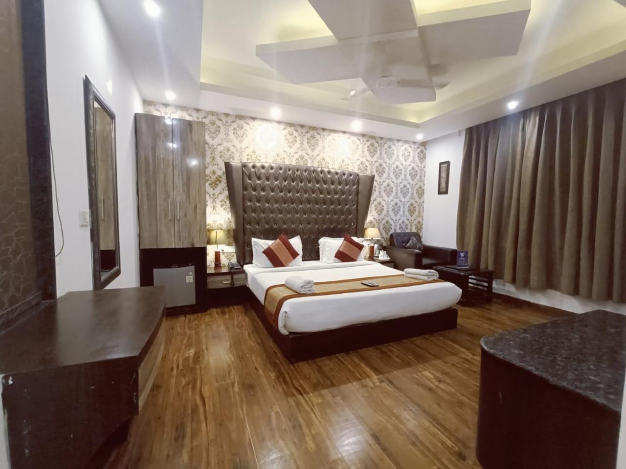 Hotel Waterfall Paschim Vihar Delhi Екстериор снимка