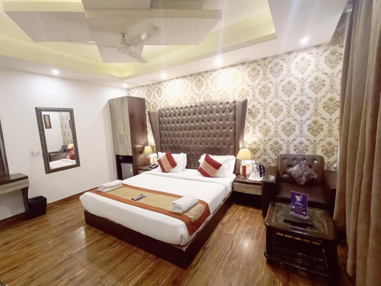 Hotel Waterfall Paschim Vihar Delhi Екстериор снимка