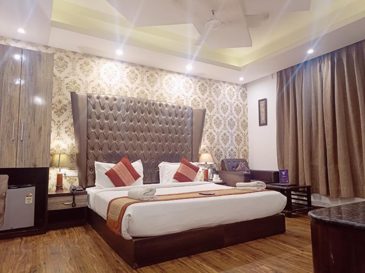Hotel Waterfall Paschim Vihar Delhi Екстериор снимка